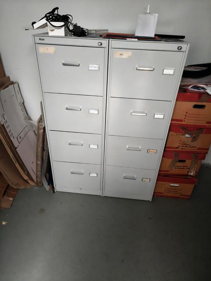 Diversen kantoor en bureau, Zakelijke goederen, Kantoor en Winkelinrichting | Kantoormeubilair en Inrichting, Bureau, Ophalen