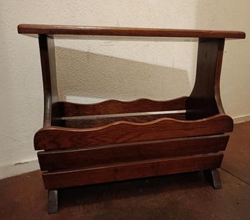Kranten bak/ tafeltje/ lectuur bak,eiken hout beschikbaar voor biedingen