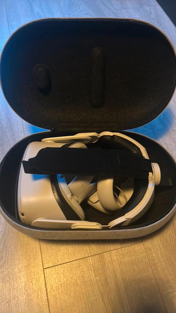 Oculus quest 2 te koop!, Spelcomputers en Games, Virtual Reality, Zo goed als nieuw, Overige platformen, VR-bril, Ophalen