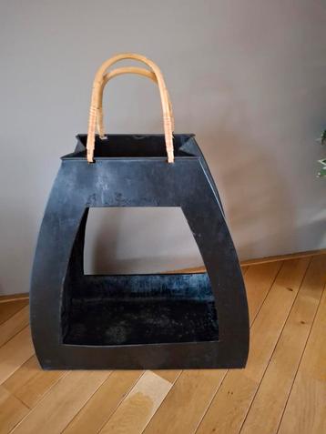 Grote Zinken Tas met Bamboe Handvat beschikbaar voor biedingen