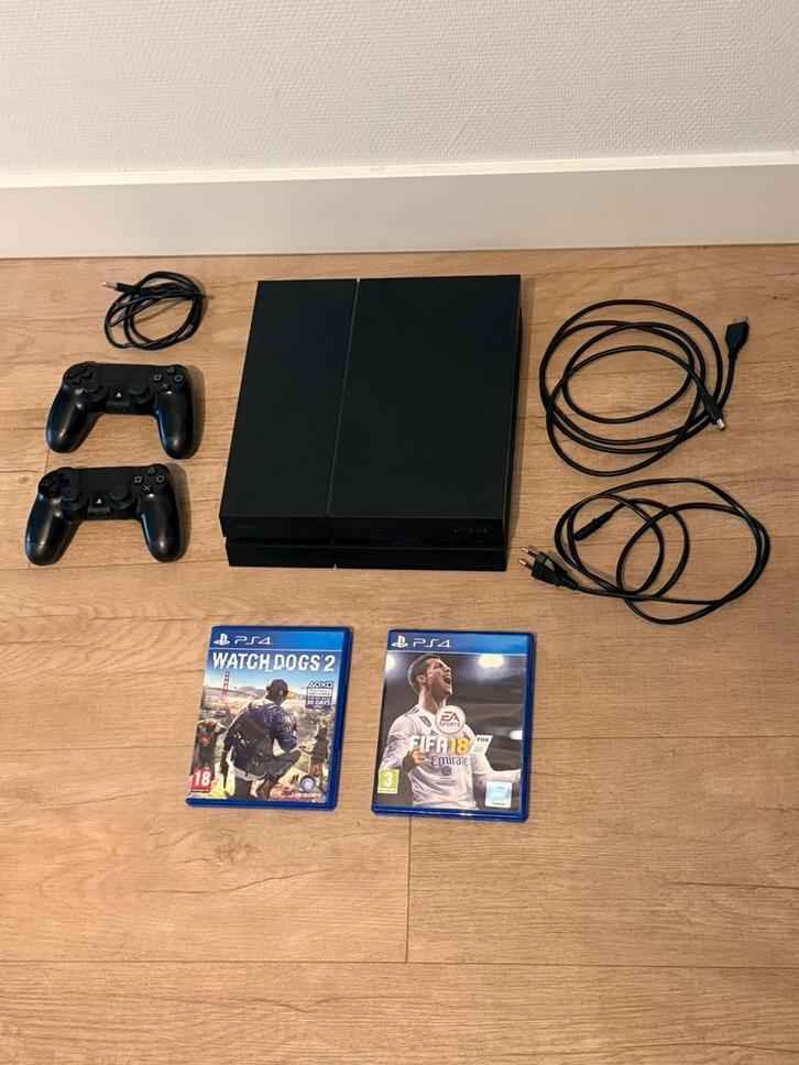 PlayStation 4 set – compleet met 2 controllers en 2 games, Spelcomputers en Games, Spelcomputers | Sony PlayStation 4, Zo goed als nieuw