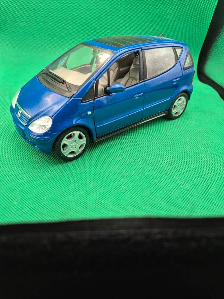 357 mercedes-benz A-klasse longversion 1/18 maisto, Hobby en Vrije tijd, Modelauto's | 1:18, Zo goed als nieuw, Revell, Ophalen of Verzenden