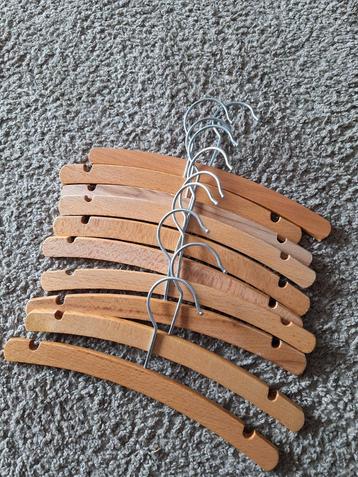 Kinder kleding hanger hout beschikbaar voor biedingen