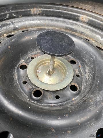 Bmw E28 reservewiel bevestigings delen set kofferbak 5-serie beschikbaar voor biedingen