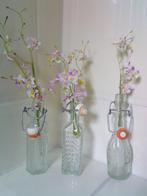 Brocante 3 kleine mini beugelflesjes en decoratie bloemetjes, Ophalen of Verzenden