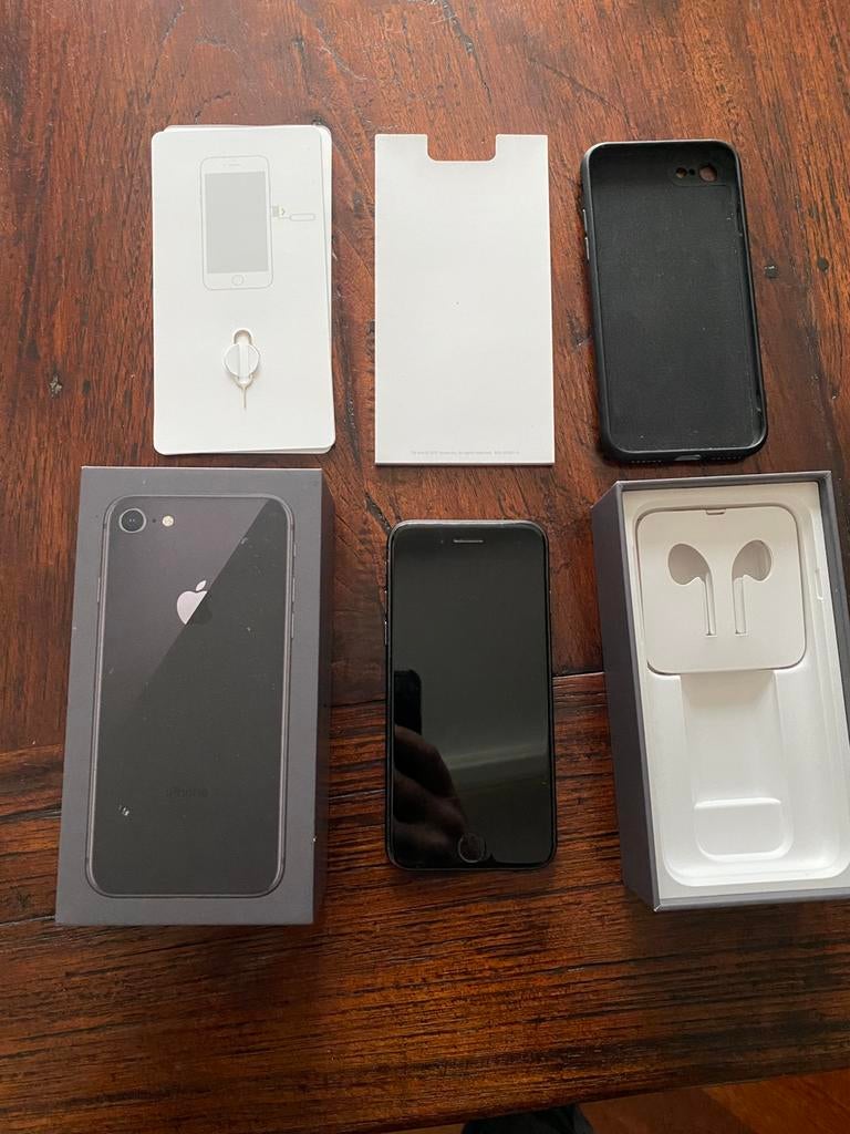 Nette iPhone 8 - 64GB inclusief doos en cover, Telecommunicatie, Mobiele telefoons | Apple iPhone, Zwart, Ophalen of Verzenden