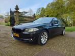 BMW 523i - APK nieuw -Dealer ond. - Navi pro - Comf.seats -, Origineel Nederlands, Te koop, Zilver of Grijs, 5 stoelen