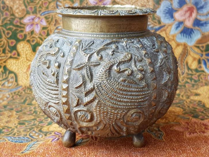 Mooie zware antieke Oosterse pot van bewerkt brons 10 cm., Antiek en Kunst, Kunst | Niet-Westerse kunst, Ophalen of Verzenden