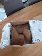Uggs essential chestnut origineel met doos maat 40!, Kleding | Dames, Schoenen, UGG, Ophalen of Verzenden, Nieuw