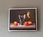 Schilderij pruimen, pimpelmees op een glas.