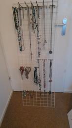 Sieraden rek met allerlei sieraden,, Ophalen, Zo goed als nieuw, Overige kleuren, Overige materialen