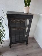 Vitrinekast zwart met bedrukte binnenkant, Ophalen