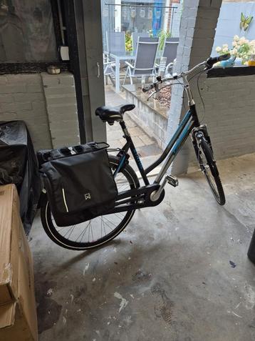 Dames fiets (incl fietstassen)  beschikbaar voor biedingen