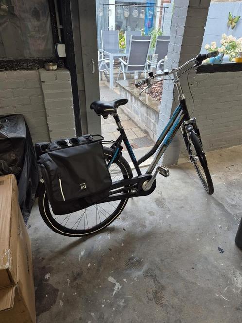 Dames fiets (incl fietstassen), Fietsen en Brommers, Fietsen | Dames | Damesfietsen, Zo goed als nieuw, Overige merken, Versnellingen