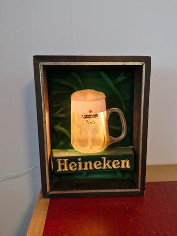 Oud lichtbakje Heineken beschikbaar voor biedingen