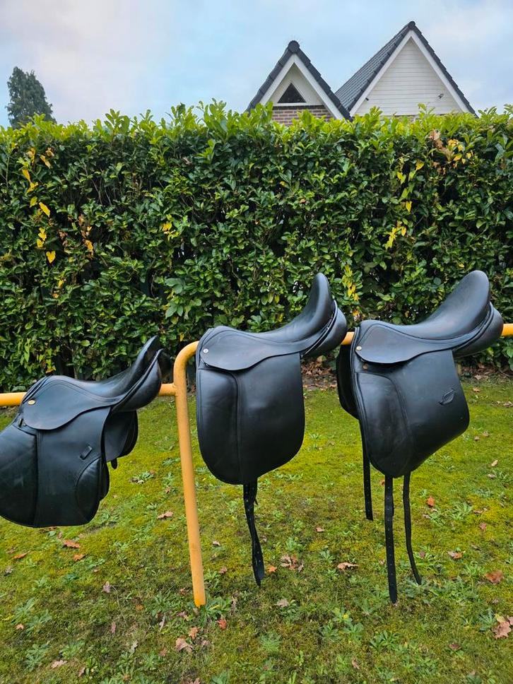 1 x springzadel en 2 x dressuurzadel 17.5 en 18 inch, Dieren en Toebehoren, Paarden en Pony's | Zadels, Dressuur, Ophalen