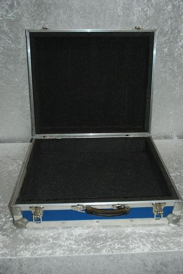 Flightcase 58x48x20cm blauw/zilver deksel afneembaar beschikbaar voor biedingen