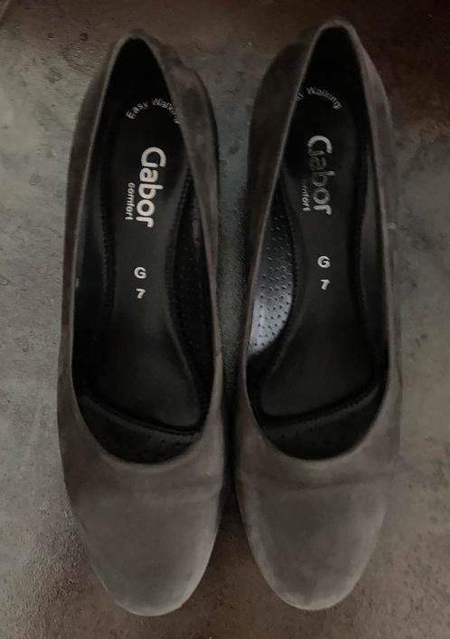 Gabor donkerbruine schoenen met klein hakje maat 40,5, Kleding | Dames, Schoenen, Zo goed als nieuw, Bruin, Ophalen of Verzenden