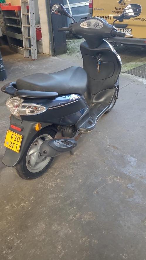 Piaggio, Fietsen en Brommers, Scooters | Piaggio, Zo goed als nieuw, Fly, Maximaal 45 km/u, Benzine, Ophalen