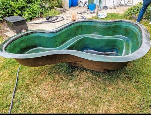 Voorgevormde vijverbak Polyester met POMP, Tuin en Terras, Vijvers, Zo goed als nieuw, Ophalen of Verzenden