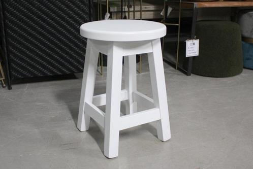 2 leuke witte ronde houten krukjes kruk 45 cm. zithoogte, Huis en Inrichting, Krukjes, Zo goed als nieuw, Hout, Ophalen of Verzenden