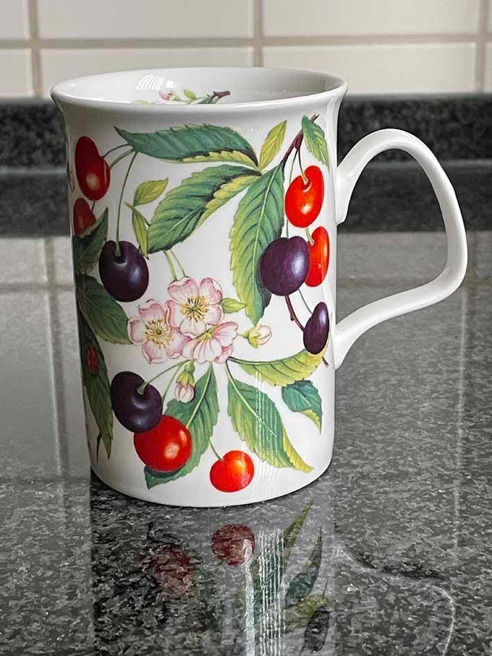 Roy Kirkham Sweet Cherry mok beker 1999 - Nieuw, Huis en Inrichting, Keuken | Servies, Nieuw, Kop(pen) en/of Schotel(s), Overige stijlen