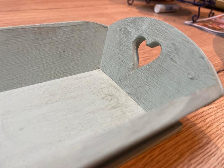 Pastelgroen houten dienblad met hartje - Landelijke stijl, Huis en Inrichting, Keuken | Servies, Gebruikt, Overige typen, Ophalen of Verzenden