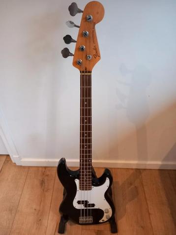 Zwarte Basgitaar - P-Bas Model beschikbaar voor biedingen