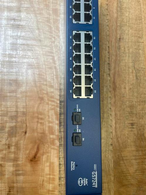 Netgear 24PT GE Smart Switch (GS724T), Computers en Software, Netwerk switches, Zo goed als nieuw, Ophalen of Verzenden
