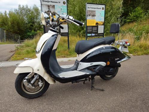 Fosti Grande Retro snorscooter, Fietsen en Brommers, Snorfietsen en Snorscooters, Zo goed als nieuw, Overige merken, Ophalen