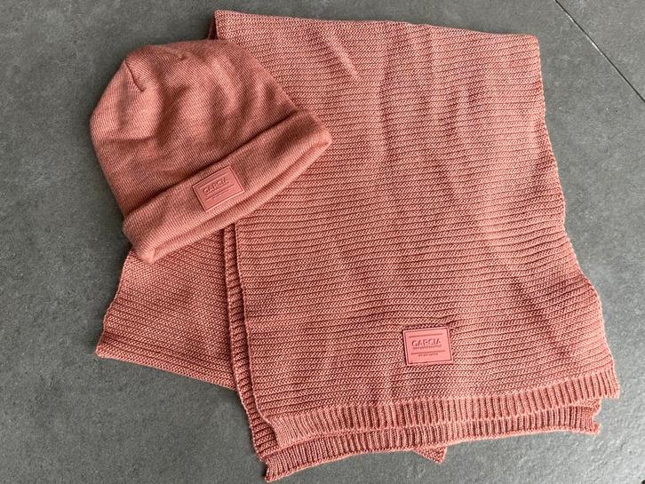 Garcia Muts & Sjaal - Oud Roze - Zo Goed Als Nieuw, Kinderen en Baby's, Kinderkleding | Mutsen, Sjaals en Handschoenen, Zo goed als nieuw