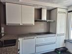 Mooie hoogglans witte keuken met granieten blad en Miele app, Huis en Inrichting, Keuken | Complete keukens, Ophalen, Gebruikt