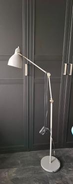 Mooie staande lamp grijs, Huis en Inrichting, Ophalen, Zo goed als nieuw