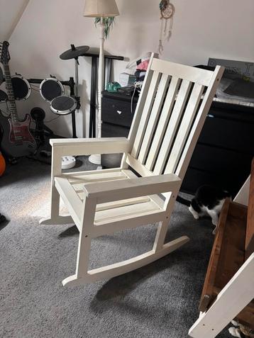 Wooden rocking chair. Good condition. Pick up only. beschikbaar voor biedingen