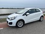 Kia Rio 1.2 CVVT 2013 nwe koppeling + Apk inruil mogelijk, Auto's, Kia, Euro 5, 4 cilinders, Wit, Origineel Nederlands