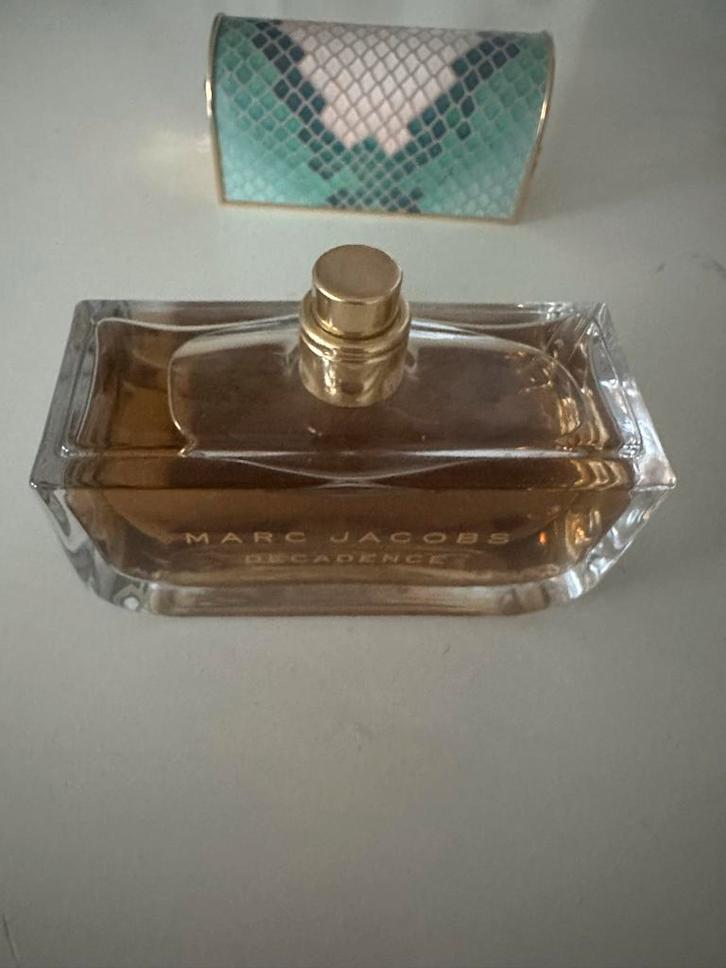 Marc Jacobs Divine Decadence 100ml, Sieraden, Tassen en Uiterlijk, Uiterlijk | Parfum, Zo goed als nieuw, Ophalen of Verzenden