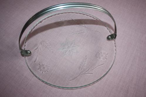 Glazen koekjesschaal met bloemmotief, Antiek en Kunst, Curiosa en Brocante, Ophalen of Verzenden