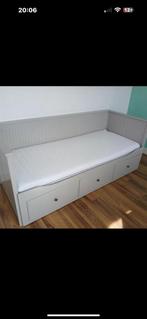 IKEA uitschuifbaar bed van 1 persoon naar 2 persoon bed, Huis en Inrichting, Slaapkamer | Bedden, Grijs, Ophalen of Verzenden