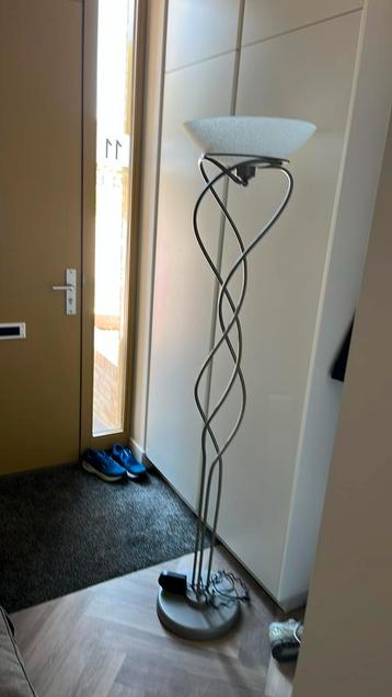 Grote lamp beschikbaar voor biedingen