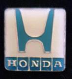 Honda licht-blauw wit pin vierkant, Verzamelen, Speldjes, Pins en Buttons, Nieuw, Transport, Speldje of Pin, Verzenden