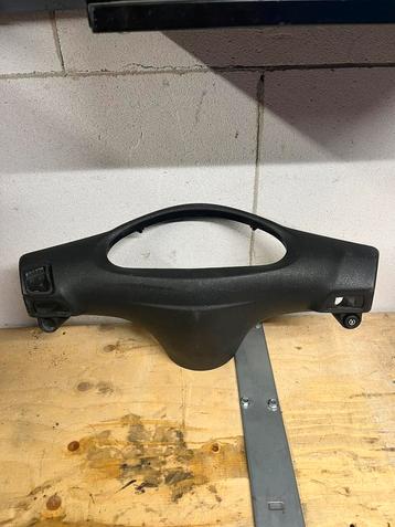 Piaggio fly voor 2013 oud fly binnen stuurkap zonder teller. beschikbaar voor biedingen