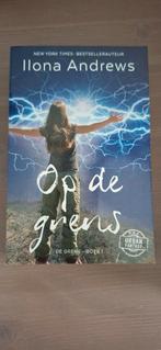Ilona Andrews - Op de grens, Ophalen of Verzenden, Zo goed als nieuw, Ilona Andrews