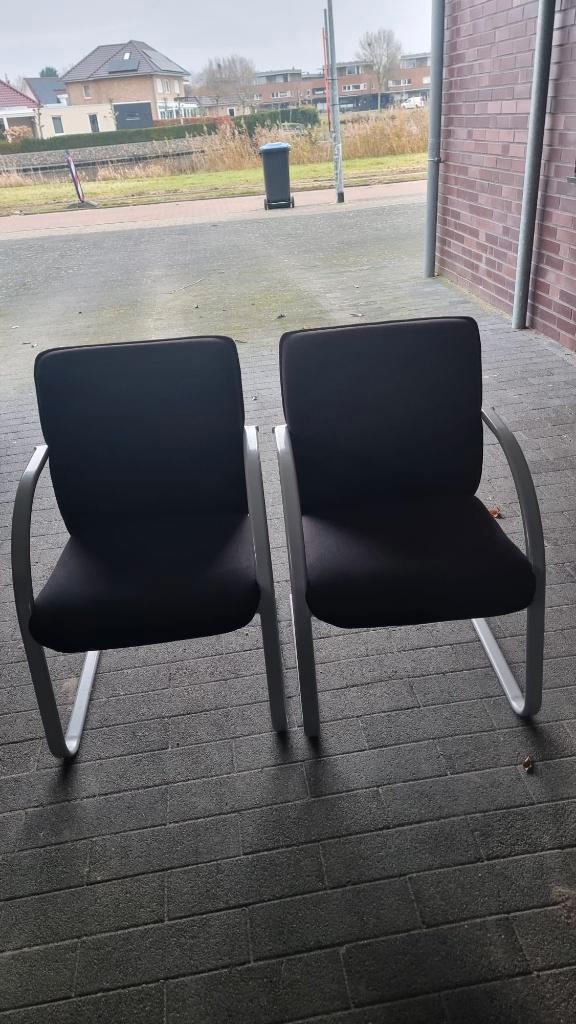 8 Stoelen en 2 kasten + wandplanken, Huis en Inrichting, Stoelen, Zo goed als nieuw, Vijf, Zes of meer stoelen, Metaal, Stof, Zwart