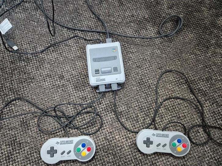 Super nintendo clasic mini, Spelcomputers en Games, Spelcomputers | Nintendo Super NES, Zo goed als nieuw, Met 2 controllers, Met games