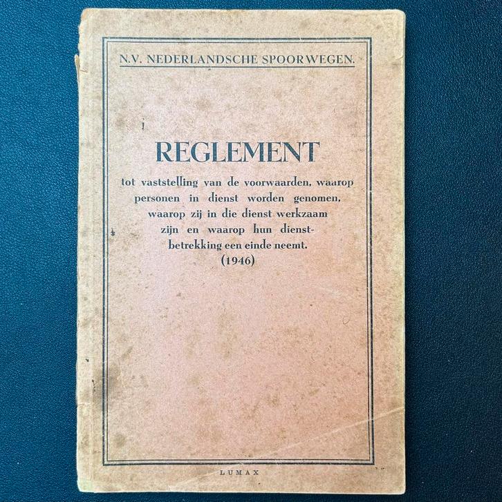 Reglement indienststelling personeel NS (1946), Verzamelen, Spoorwegen en Tramwegen, Gebruikt, Trein, Boek of Tijdschrift, Ophalen of Verzenden