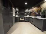 Hacker Systemat AV6055 Essenhout Grafiet Lak Showroomkeuken, Huis en Inrichting, Keuken | Complete keukens, Ophalen, Hoekkeuken