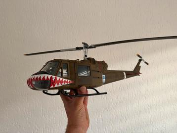 UH-1 Huey Sharkmouth Model - 70cm 21st century toys beschikbaar voor biedingen