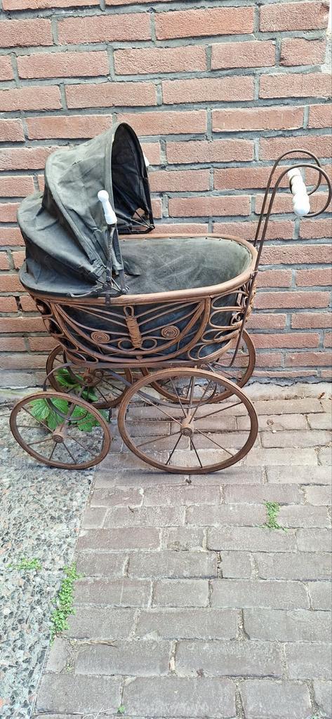 Oude kinderwagen, Antiek en Kunst, Antiek | Speelgoed, Ophalen