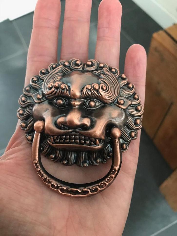 Tibetaans chinese deurklopper voor een kast of deur plastic, Huis en Inrichting, Woonaccessoires | Overige, Nieuw, Ophalen of Verzenden