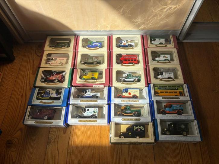 22x Oxford Die-cast auto’s in doosjes met certificaat, Hobby en Vrije tijd, Modelauto's | Overige schalen, Zo goed als nieuw, Auto